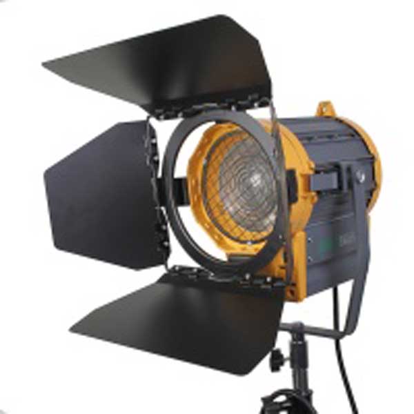 Осветитель галогеновый Fresnel 1000 с линзой Френеля Осветитель галогеновый Fresnel 1000 с линзой Френеля